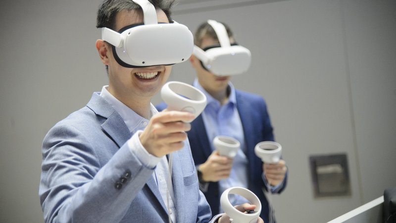 Immersive experience with modern virtual‑reality headsets and controllers.